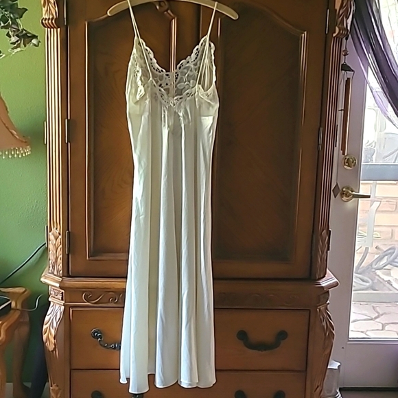 Vintage Victoria's Secret Gold Label Ivory Maxi Slip Nightgown Size M - Picture 5 of 6